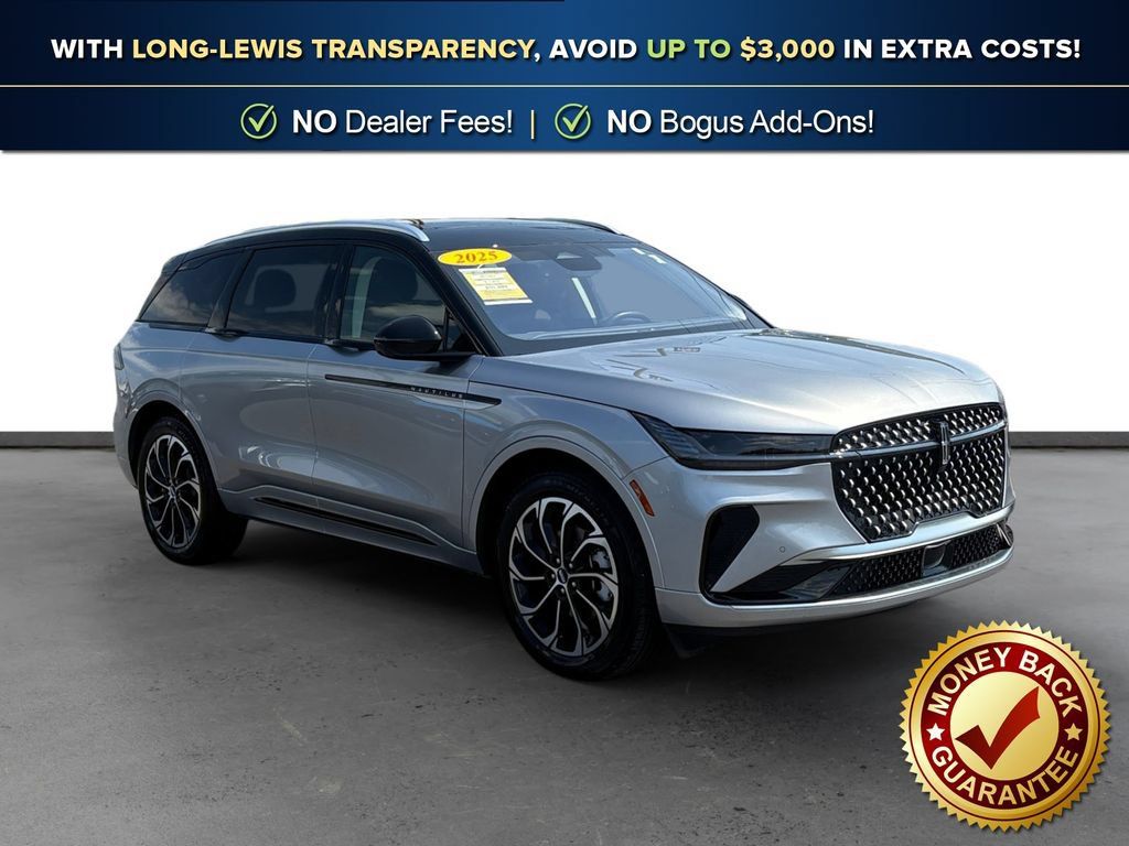 Used 2025 Lincoln Nautilus Reserve AWD/4WD image 10