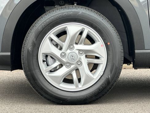 Used 2026 Hyundai Venue SE FWD image 23