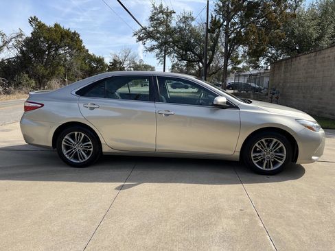 Used 2015 Toyota Camry SE image 13
