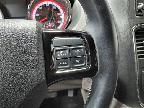 Used 2019 Dodge Grand Caravan SXT image 32