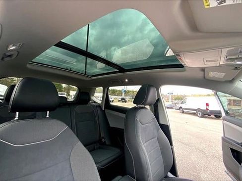 Used 2023 Volkswagen Taos SE w/ Panoramic Sunroof Package image 22