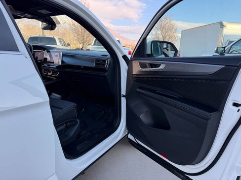 Used 2025 Volkswagen Atlas Cross Sport SE image 23