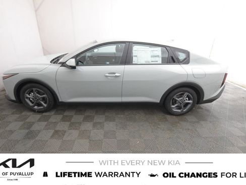 New 2025 Kia K4 LXS image 8