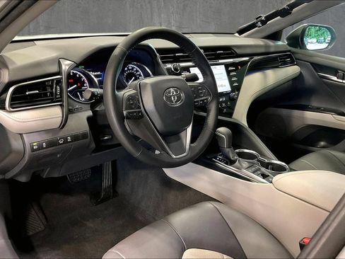Used 2019 Toyota Camry XLE FWD image 18