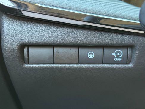 Used 2025 Nissan Kicks SR FWD image 16