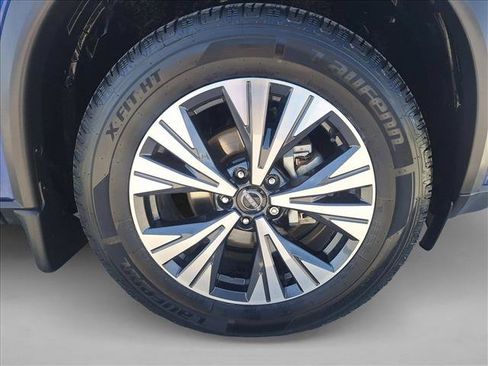 Used 2023 Nissan Rogue SV FWD image 21