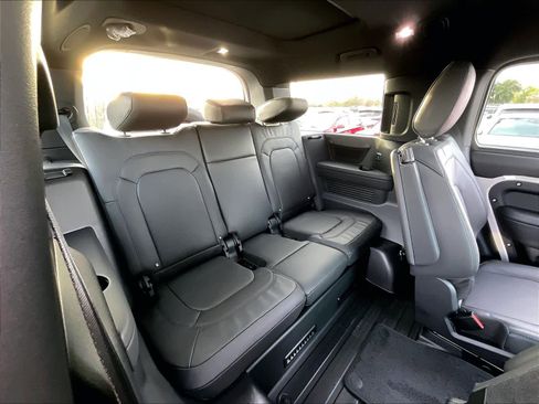 New 2026 Land Rover Defender 130 X-Dynamic SE image 28