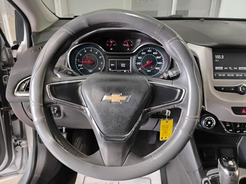 Used 2017 Chevrolet Cruze LS FWD image 20