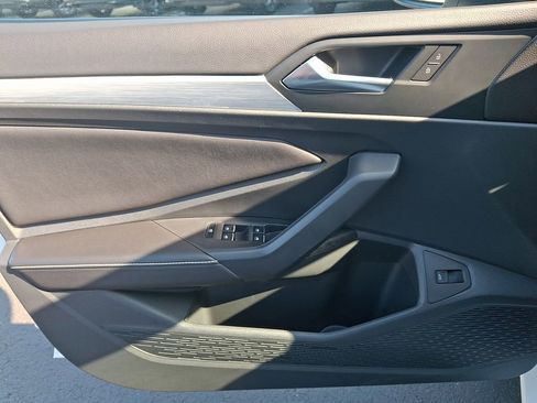 Certified 2025 Volkswagen Jetta S image 12