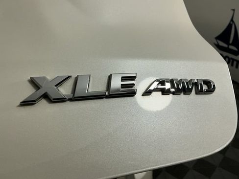 Used 2019 Toyota Highlander XLE AWD/4WD image 20