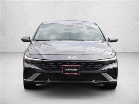 New 2025 Hyundai Elantra SEL FWD image 2