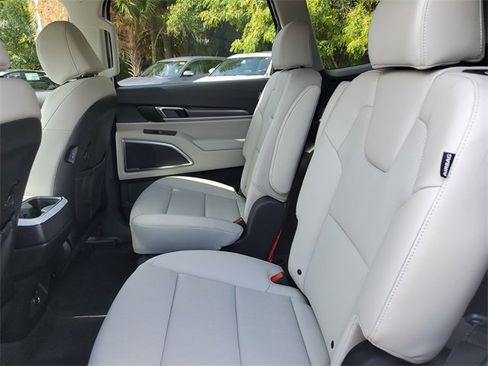 New 2025 Kia Telluride S image 10