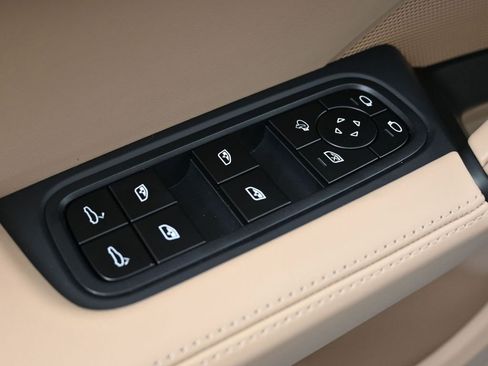 Used 2026 Porsche Cayenne Coupe AWD/4WD image 19
