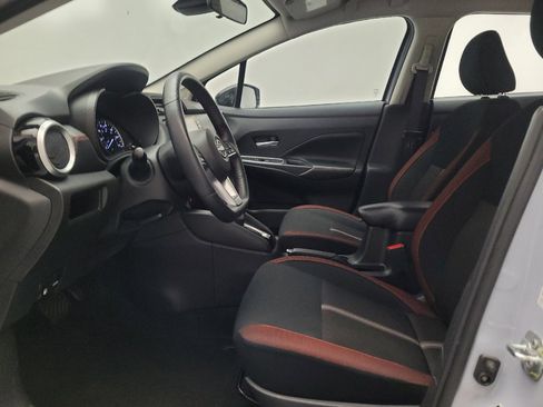 Used 2025 Nissan Versa SR FWD image 17