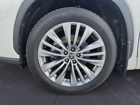 Certified 2021 Toyota Highlander Platinum AWD/4WD image 14