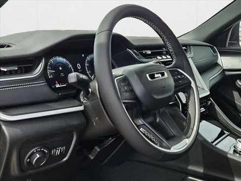 New 2025 Jeep Grand Cherokee Laredo X w/ Luxury Tech Group I image 3