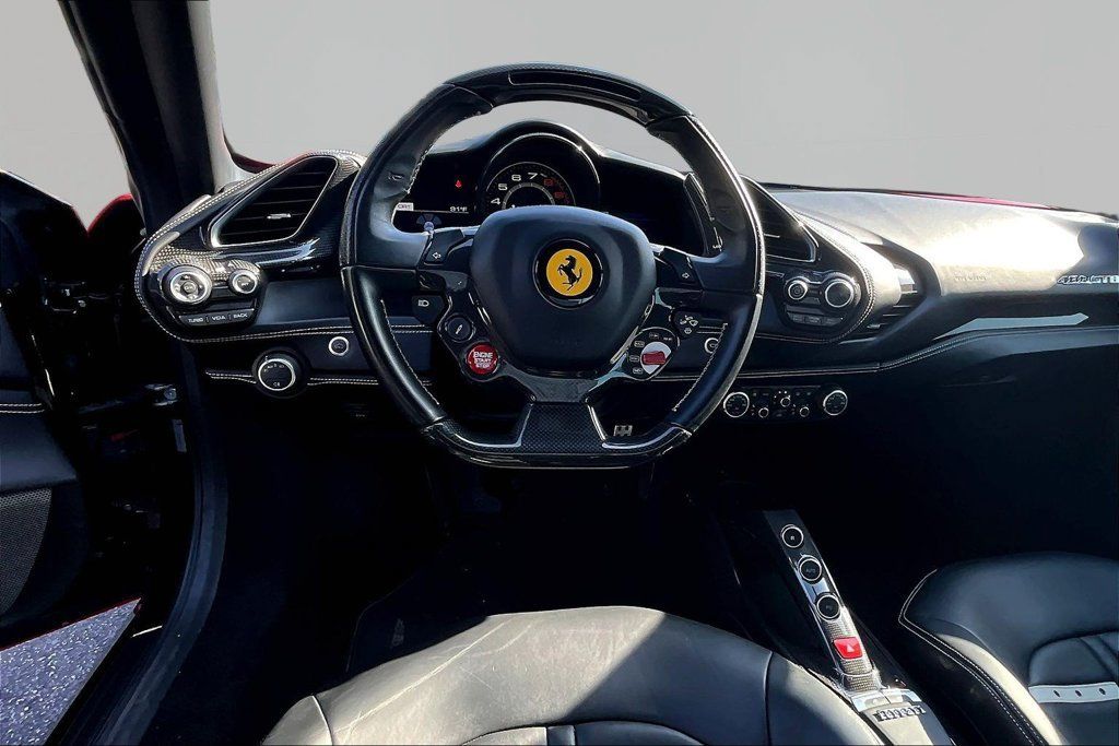 Used 2018 Ferrari 488 GTB RWD image 8