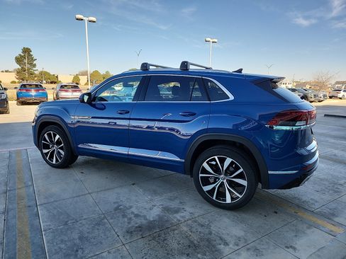 Used 2025 Volkswagen Atlas Cross Sport SEL Premium R-Line image 4