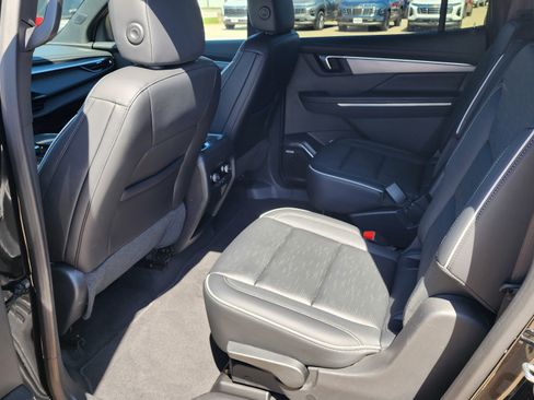 Used 2025 Buick Enclave Sport Touring AWD/4WD image 11