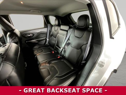 Used 2019 Jeep Cherokee Limited AWD/4WD image 22