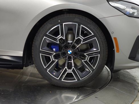 Used 2025 BMW i5 M60 image 8