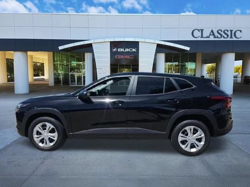 Used 2026 Chevrolet Trax LS FWD image 6