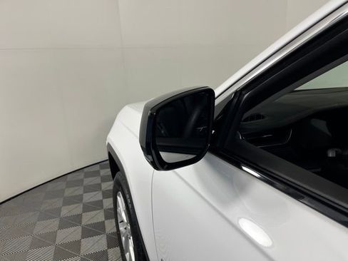 Used 2023 Jeep Grand Cherokee Limited image 14