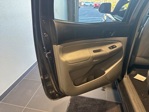 Used 2014 Toyota Tacoma PreRunner image 14