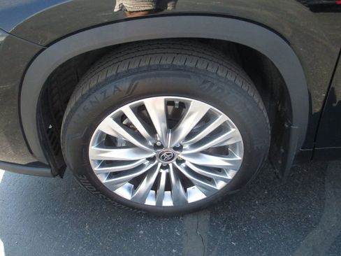 Used 2023 Toyota Highlander Platinum AWD/4WD image 14