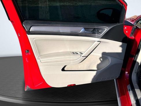 Used 2017 Volkswagen Golf Alltrack S image 19