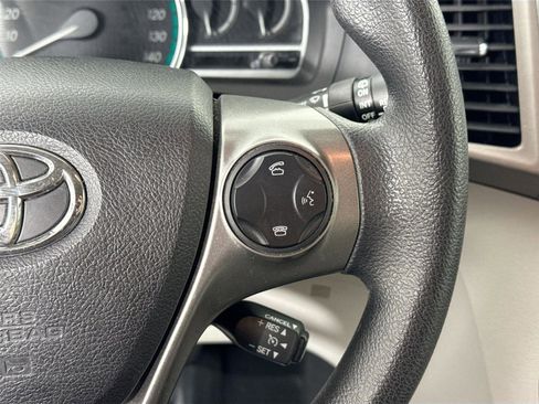 Used 2015 Toyota Venza LE image 18