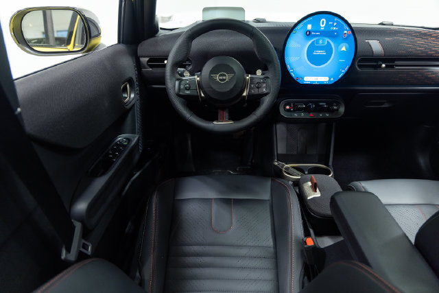 Certified 2025 MINI Cooper S FWD image 3