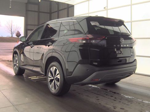 Used 2022 Nissan Rogue SV FWD image 11