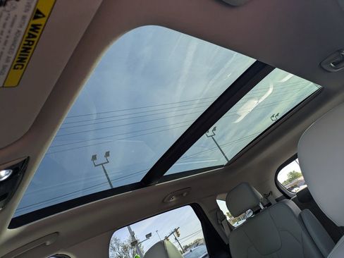 Used 2025 Kia Sorento SX image 20