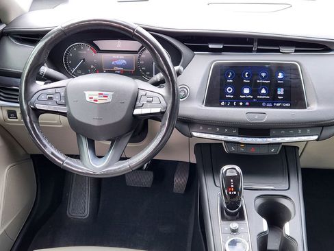 Used 2020 Cadillac XT4 Luxury w/ Cold Weather Package image 27