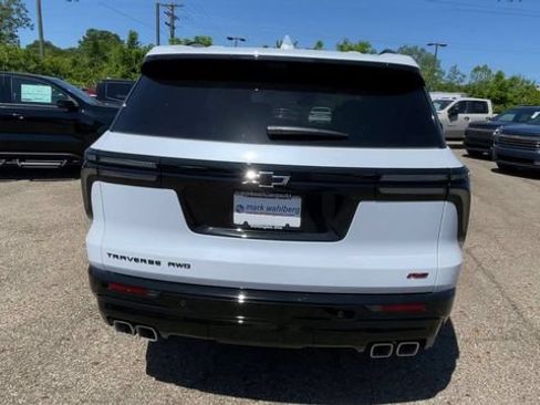 New 2026 Chevrolet Traverse RS w/ LPO, Floor Liner Package AWD/4WD image 9