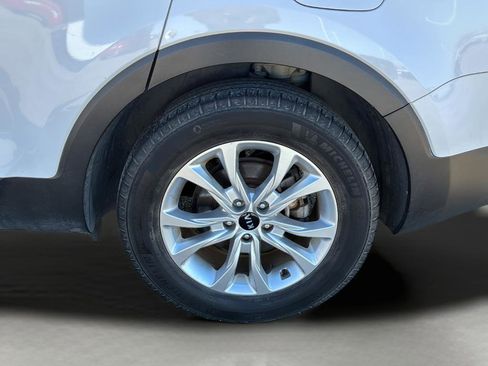 Used 2021 Kia Telluride LX image 40