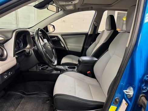 Used 2018 Toyota RAV4 XLE AWD/4WD image 13