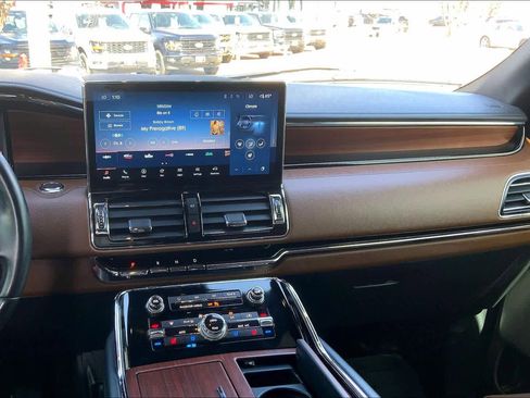 Certified 2022 Lincoln Navigator L Reserve image 7