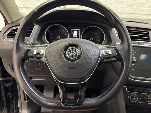 Used 2019 Volkswagen Tiguan SE image 24