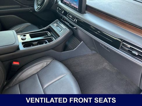 Used 2025 Lincoln Aviator Reserve w/ Jet Appearance Package RWD image 19