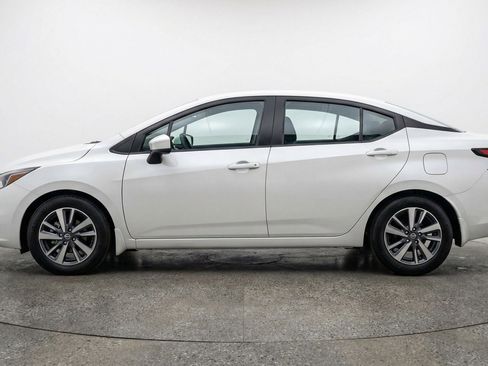 Used 2025 Nissan Versa SV FWD image 5