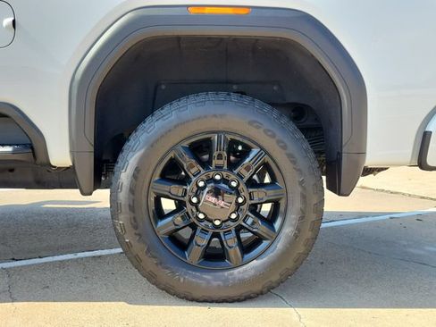 Used 2024 GMC Sierra 2500 AT4 w/ AT4 Preferred Package AWD/4WD image 7