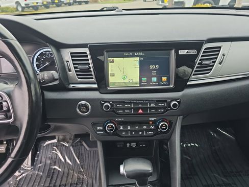 Used 2017 Kia Niro Touring image 14