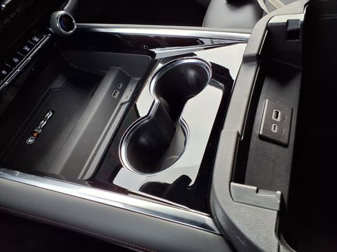 Used 2026 Chevrolet Suburban RST w/ Comfort Package image 8