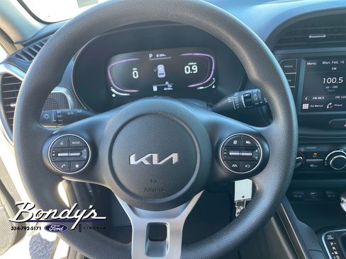 Used 2023 Kia Soul LX w/ LX Technology Package image 8