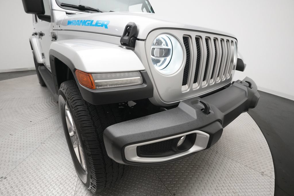 Used 2022 Jeep Wrangler Unlimited Sahara w/ LED Lighting Group AWD/4WD image 22