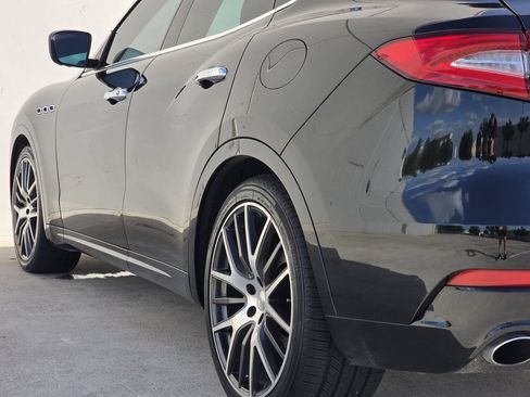 Used 2017 Maserati Levante S AWD/4WD image 37
