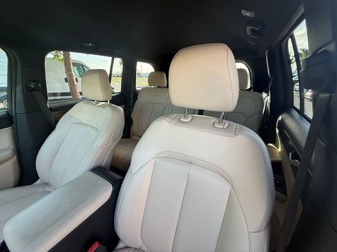 Certified 2025 Jeep Grand Cherokee Limited image 25