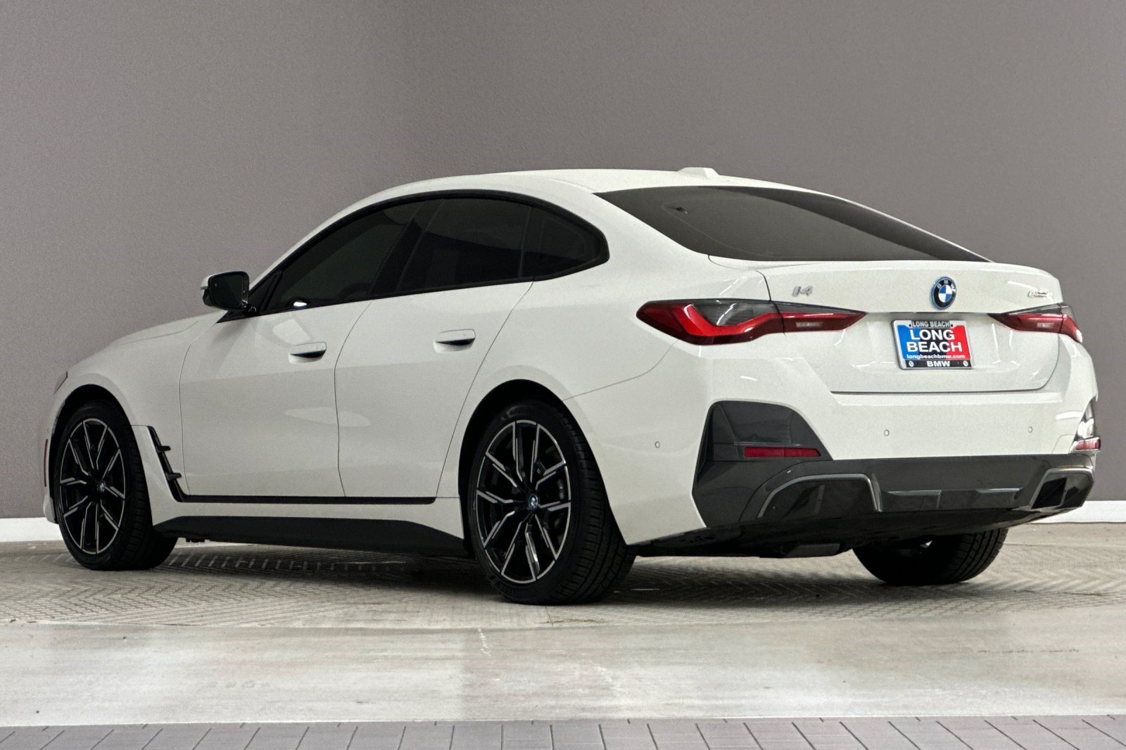 Used 2023 BMW i4 eDrive40 w/ M Sport Package RWD image 3